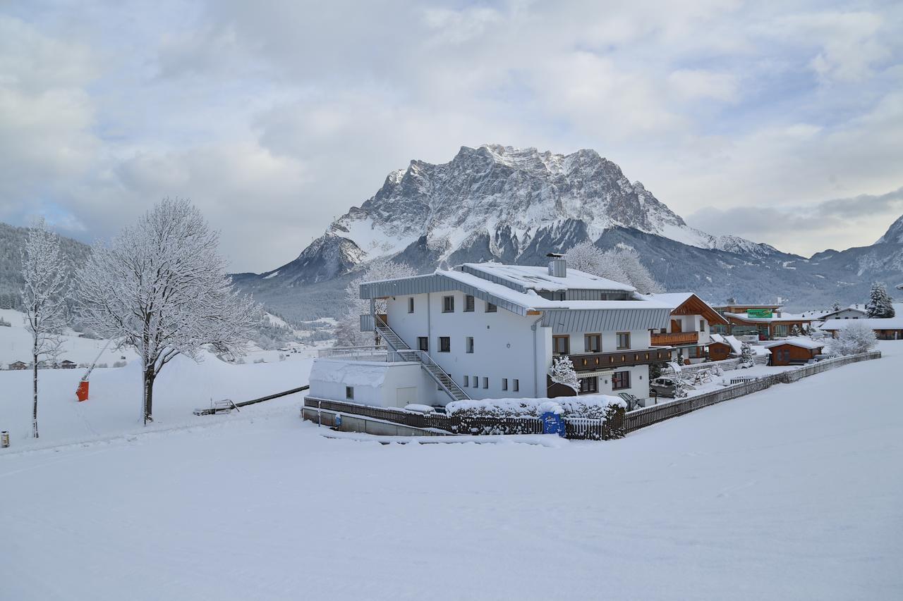 Haus Am Schihang Lermoos Exterior photo